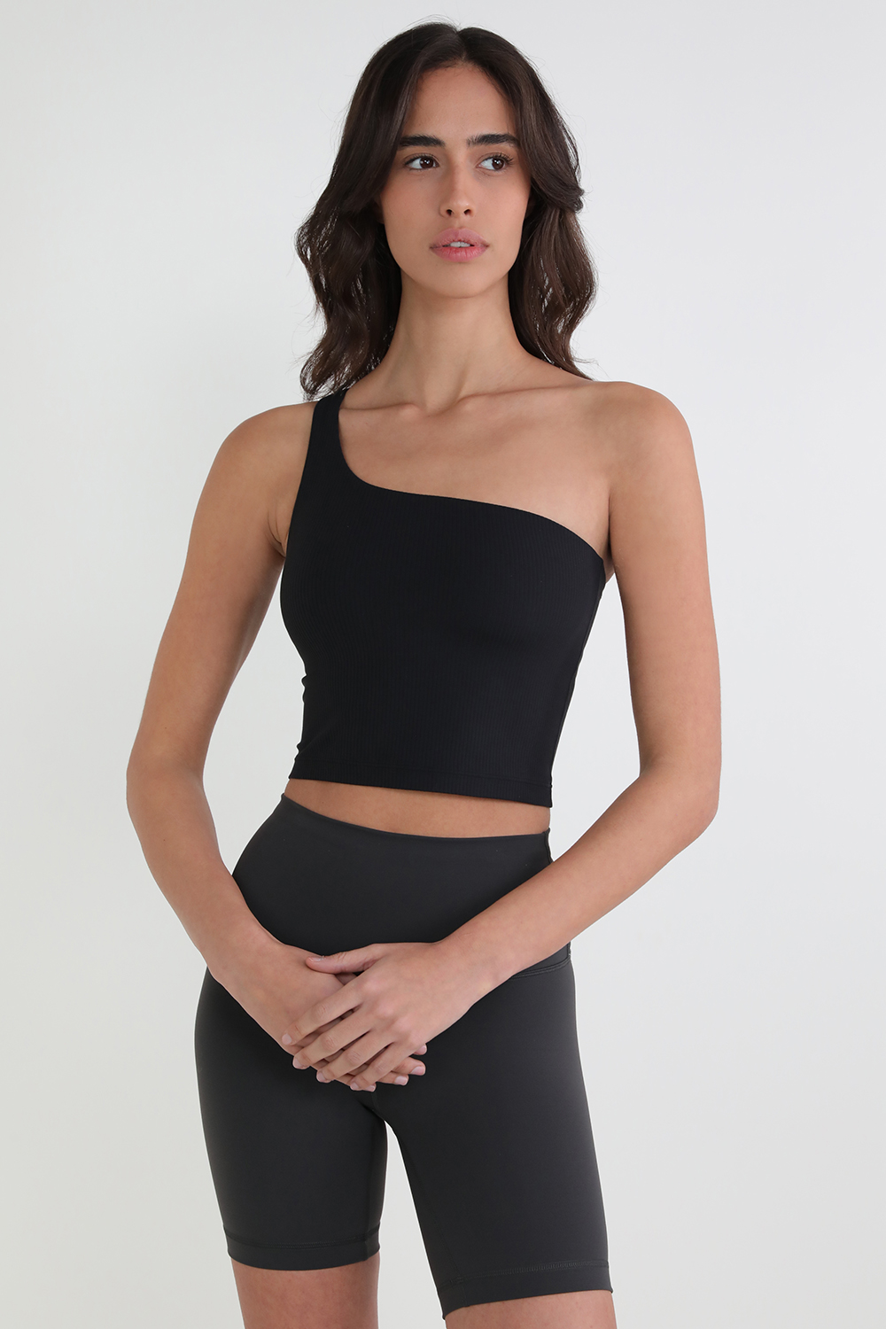 תמונת דוגמן קידמית של Modal Silk Twist-Back - Ribbed Yoga Tank Top