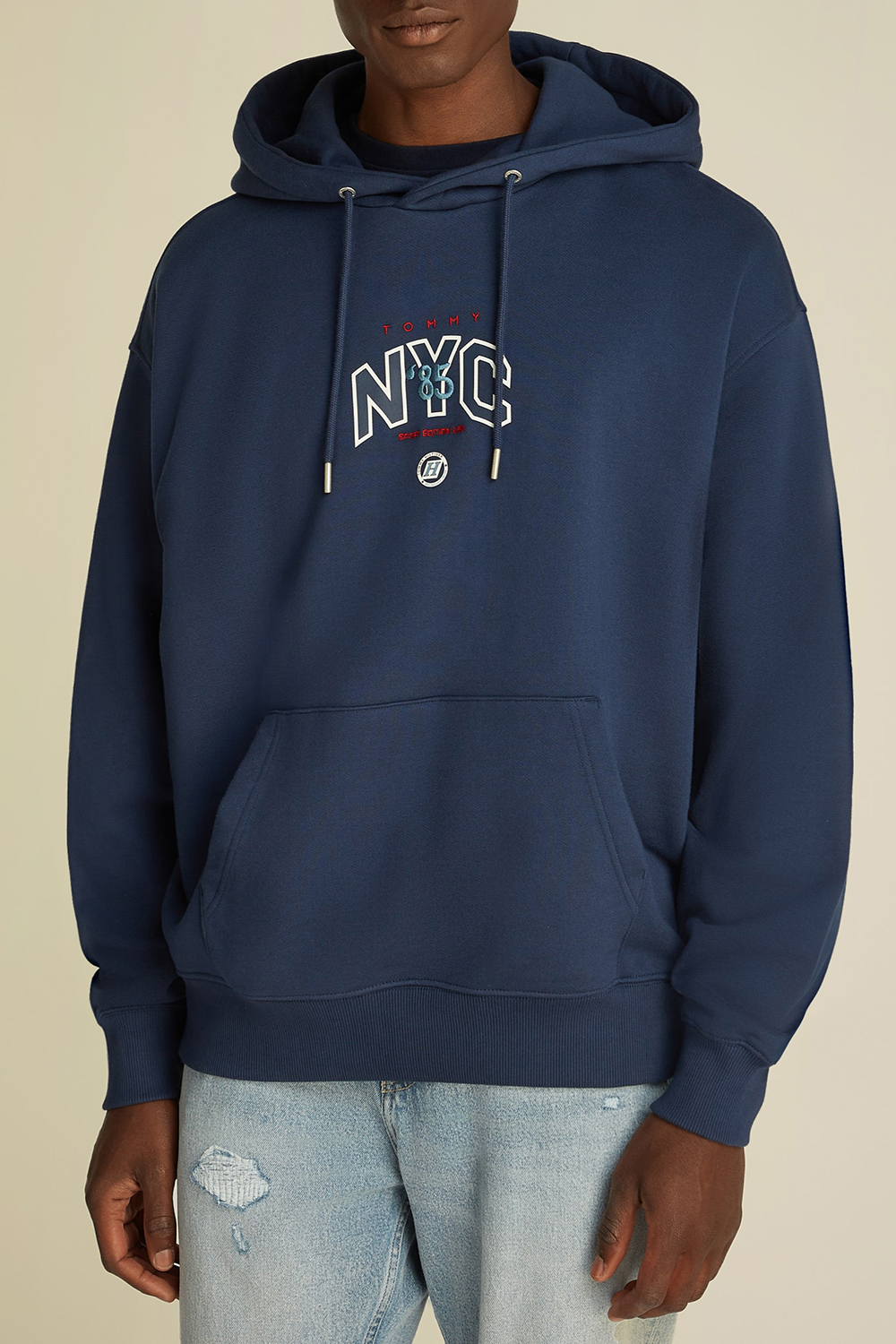 תמונת דוגמן קידמית של סווטשירט קפוצ'ון TOMMY HILFIGER