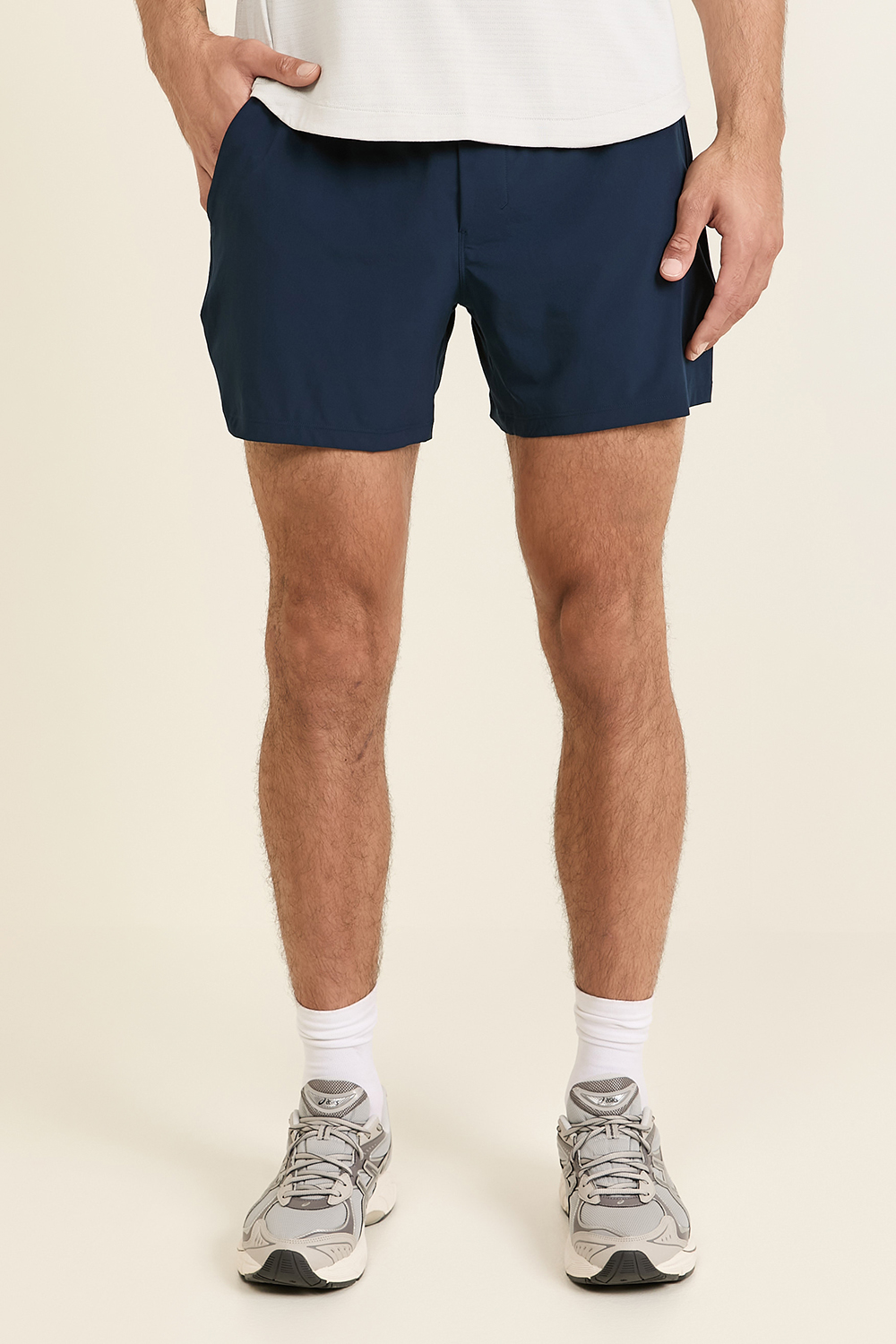 תמונת דוגמן קידמית של Pace Breaker Linerless Short 5'' LULULEMON