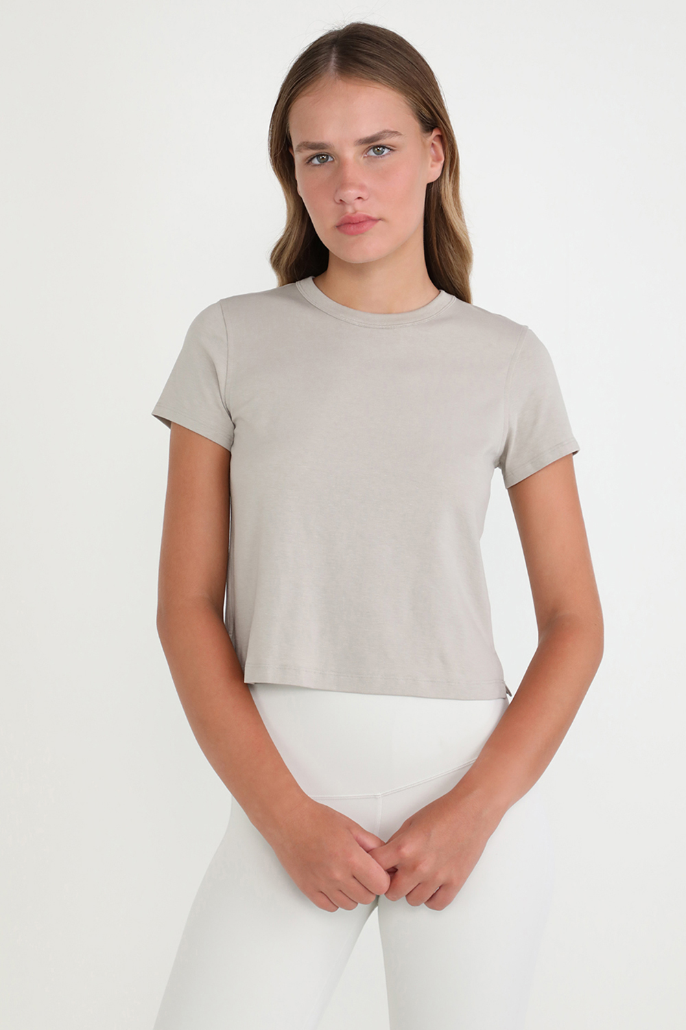 תמונת דוגמן קידמית של Classic-Fit Cotton-Blend Tee